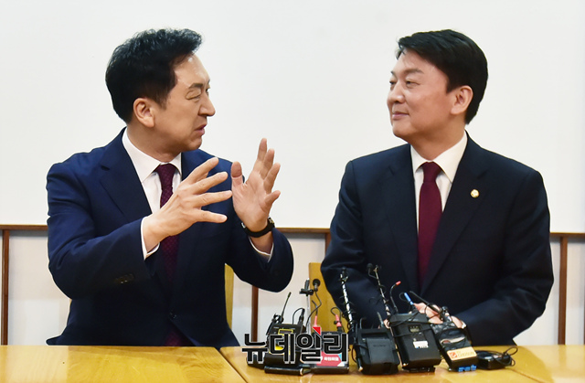 ▲ 김기현 국민의힘 당대표와 안철수 의원이 13일 서울 여의도 하우스 카페에서 회동을 갖고 환담을 나누고 있다.ⓒ이종현 기자