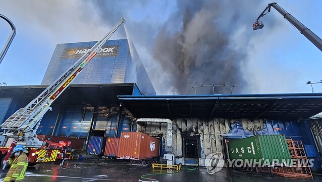 ▲ 한국타이어 대전공장에서 화재가 발생한 모습. ⓒ연합뉴스
