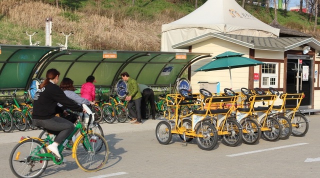 ▲ 금강신관공원 무료 자전거 대여소.ⓒ공주시