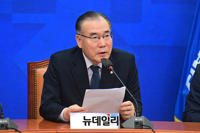 ▲ 이개호 더불어민주당 2024 총선 공천제도TF 단장이 14일 국회에서 열린 '2024 총선 공천제도TF 제1차 회의'에서 모두발언을 하고 있다ⓒ이종현 기자