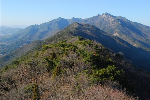 ▲ 계룡산 전망대에서 바라본 연천봉, 문필봉, 쌀개봉, 천황봉.ⓒ진경수의 山 애호가