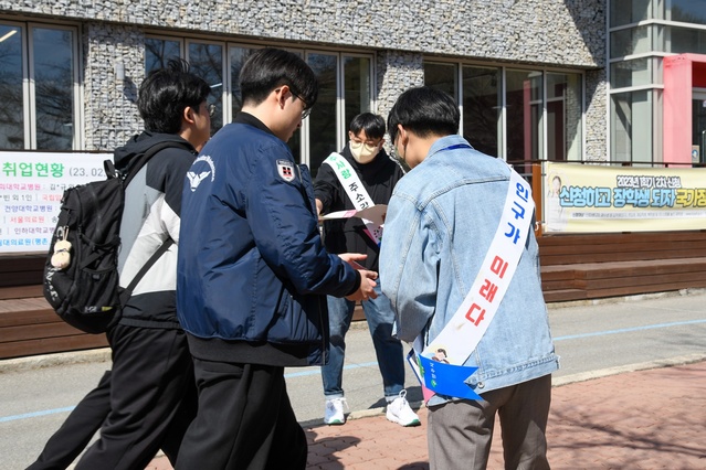 ▲ 영주시는 3월 입학과 개강 시즌을 맞아 15~16일 경북전문대학교를 시작으로 지역대학 3개소에서 ‘찾아가는 전입창구’를 운영한다.ⓒ영주시