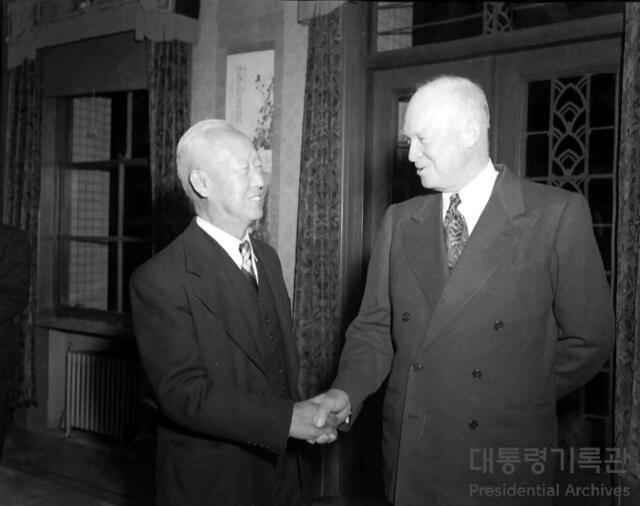 1954년 7월 미국을 국빈방문한 이승만 대통령과 드와이트 아이젠하워 미국 대통령의 모습. ⓒ뉴데일리DB
