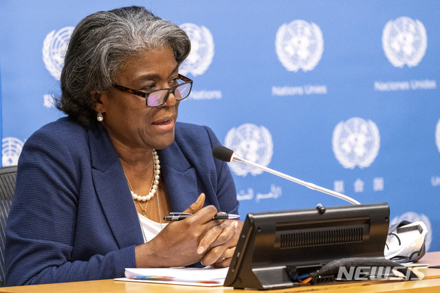2021년 3월 1일(현지시간) 린다 토머스-그린필드 유엔 주재 미국 대사가 뉴욕 유엔본부에서 기자회견을 하고 있다. ⓒAP/뉴시스