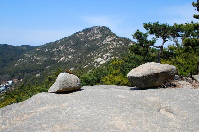 ▲ 백화산 고스락이 조망되는 멍석바위.ⓒ진경수 山 애호가