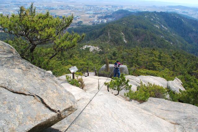 ▲ 세자바위, 용상바위, 흔들바위가 있는 암릉.ⓒ진경수 山 애호가