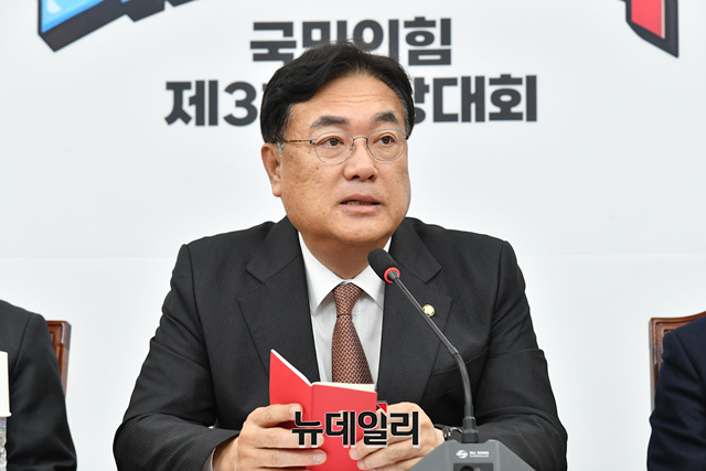 ▲ 정진석 국민의힘 비상대책위원장이 6일 국회에서 열린 비상대책위원회의에 참석해 모두발언을 하고 있다.ⓒ이종현 기자