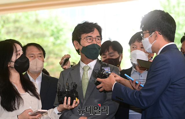 ▲ 한동훈 법무부 장관의 명예를 훼손한 혐의로 재판에 넘겨진 유시민 전 노무현재단 이사장이 지난해 6월 9일 오후 서울 마포구 서울서부지법에서 열린 1심 공판에 출석하고 있다. ⓒ정상윤 기자