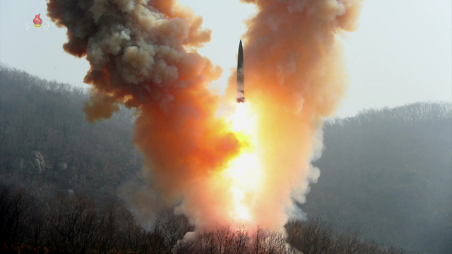 북한 조선중앙TV는 김정은과 딸 김주애가 참관한 가운데 지난 18~19일 전술핵운용부대들의 '핵반격가상종합전술 훈련'을 진행했다고 20일 보도했다. ⓒ조선중앙TV 캡처/뉴시스