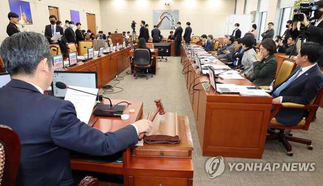 ▲ 여야 쟁점 법안인 이른바 공영방송지배구조개선법안의 본회의 직회부 요구안이 21일 더불어민주당 주도로 국회 과학기술정보방송통신위원회를 통과했다.ⓒ연합뉴스