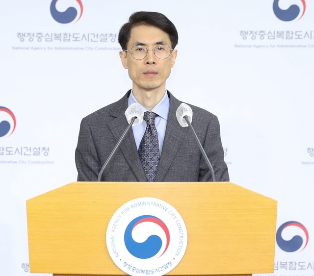 ▲ 박상옥 행복청 시설사업국장은 22일 오후 제4 공용브리핑실에서 비대면 기자회견을 열고 '2023년도 공공건축 주요 업무 추진계획'을 발표하고 있다.ⓒ행복청