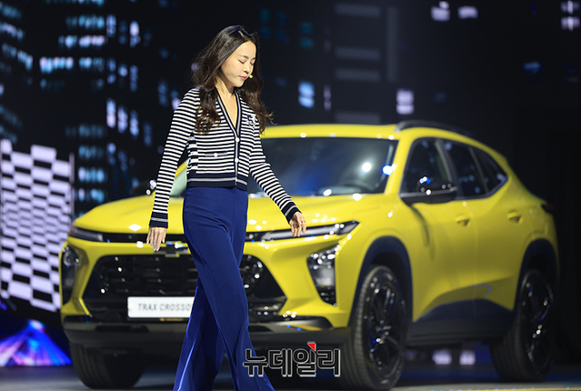 ▲ 정정윤 한국지엠 전무가 '트랙스 크로스오버'에 대해 설명하는 모습. ⓒ뉴데일리DB