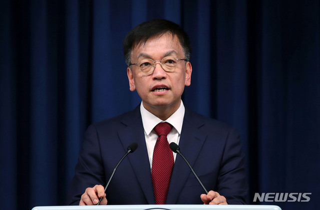 ▲ 최상목 대통령실 경제수석이 22일 서울 용산 대통령실 브리핑룸에서 미국 반도체법 가드레일 조항과 공동주택 공시가격 관련 브리핑을 하고 있다.ⓒ뉴시스