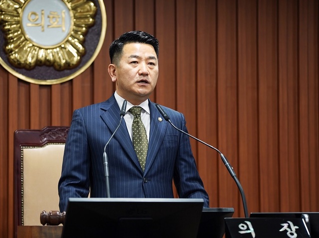 ▲ 서원 논산시의회 의장이 2일 시의회 241회 임시회 제1차 본회의에서 개회사를 하고 있다.ⓒ논산시의회