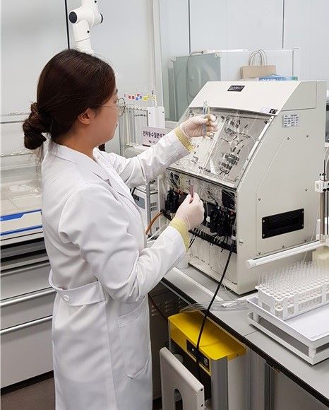 ▲ 청주시가 지북·낭성·미원정수장 및 K-water 청주정수장에서 생산·공급하는 수돗물에 대한 60개 항목에 대해 매월 먹는물 수질기준 검사를 실시하고 있다.ⓒ청주시