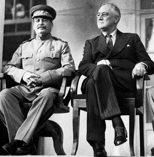 ▲ 얄타회담의 스탈린과 루즈벨트.(자료사진)