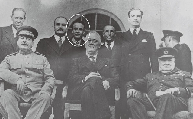 ▲ 얄타회담 스탈린, 루즈벨트,처칠. 루즈벨트 뒤에 앨저 히스(원내).