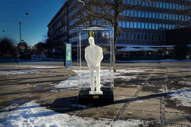 ▲ 인간 양초 조각상. ⓒUncle Grey