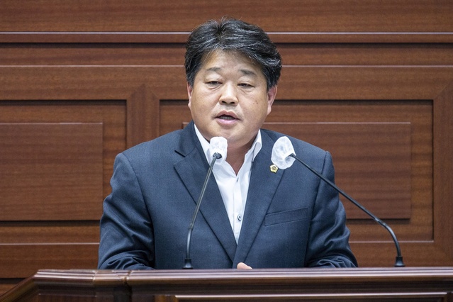 ▲ 박창욱 의원(봉화)이 22일 제338회 임시회 제2차 본회의에서 제88호선 국지도의 봉화구간 확장을 위해 ‘제6차 국도·국지도 5개년계획’ 반영을 촉구했다.ⓒ경북도의회