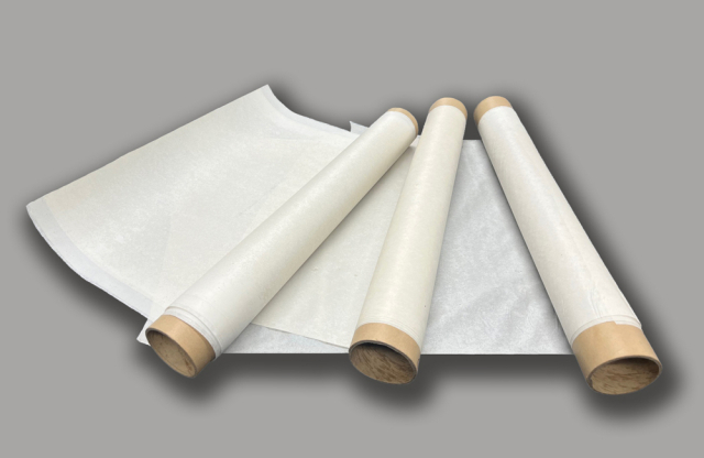 ▲ 휴비스의 메타 아라미드로 만든 전기 절연지. ⓒ휴비스 제공