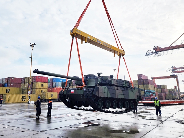 ▲ 폴란드 그드니아 항구에 도착한 K2 전차 모습.ⓒ현대로템