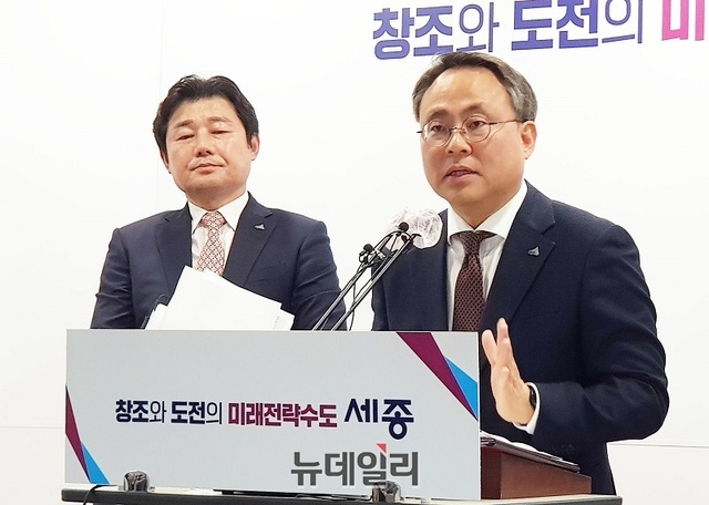 ▲ 고기동 세종시 행정부시장이 23일 오후 세종시청 정음실에서 기자회견을 하고 있다.ⓒ이길표 기자