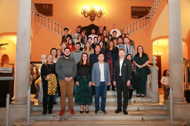 ▲ 권기창 안동시장(왼쪽에서 네번째)을 단장으로 한 국제교육도시연합회(IAEC) 총회 참가단이 지난 21일부터 23일까지 스페인 세비야 문화센터(CaixaForum Sevilla)에서 열린 2023년 IAEC 정례회의에 참석했다.ⓒ안동시