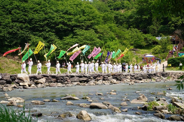 ▲ 진천농다리 축제 중 상여 재현.ⓒ진천군