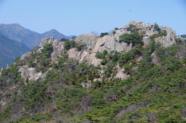 ▲ 노적봉에서 바라본 악귀봉.ⓒ진경수 山 애호가