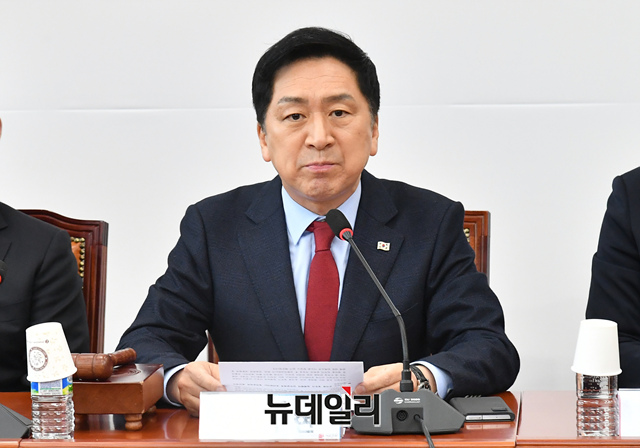 ▲ 김기현 국민의힘 대표가 27일 오전 국회에서 열린 최고위원회의에 참석해 모두발언을 하고 있다. ⓒ이종현 기자