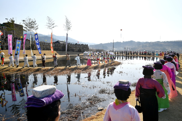 ▲ 청도군(군수 김하수)은 오는 4월 8일 ‘2023 청도읍성예술제와 제1회 대한민국퓨전국악대전’을 청도읍성 일원에서 함께 개최한다.ⓒ청도군