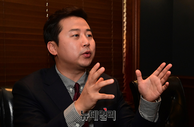 ▲ 장예찬 국민의힘 청년최고위원이 지난 27일 여의도 한 카페에서 뉴데일리와 인터뷰하고 있다.ⓒ이종현 기자