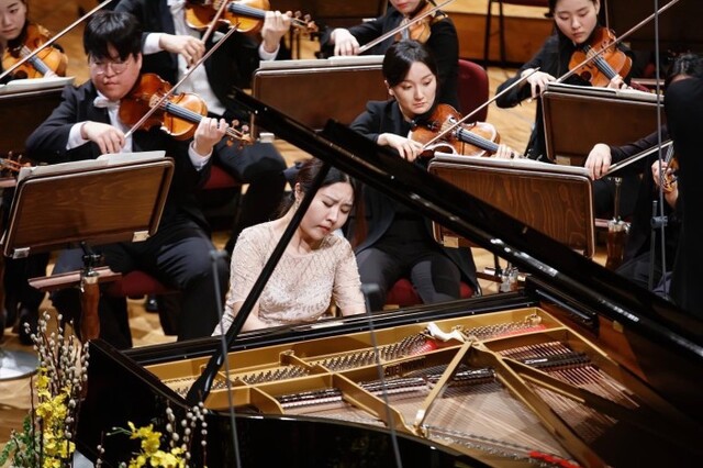 '제27회 베토벤 이스터 페스티벌' 개막 공연에 참여한 크누아심포니오케스트라와 피아니스트 문지영.ⓒ한국예술종합학교