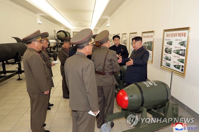 ▲ 김정은 북한 국무위원장은 지난 27일 핵무기병기화사업을 지도하고 핵반격작전계획과 명령서를 검토했다고 조선중앙통신이 28일 보도했다. ⓒ연합뉴스