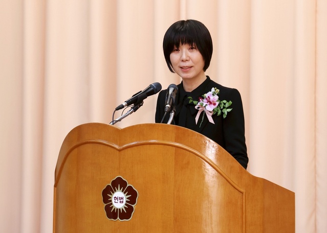 ▲ 이선애 헌법재판소 재판관이 28일 오전 서울 종로구 헌법재판소 대강당에서 열린 퇴임식에서 퇴임사를 하고 있다. ⓒ헌법재판소