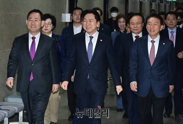 ▲ 김기현 국민의힘 신임 당대표, 주호영 원내대표, 최고위원들이 지난 9일 오전 국회에서 열린 최고위원회에서 모두발언을 하고 있다. ⓒ이종현 기자