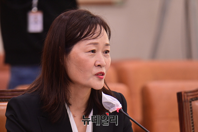 ▲ 정정미 헌법재판관 후보자가 29일 국회에서 열린 인사청문회에서 의원들의 질문에 답하고 있다.ⓒ이종현 기자