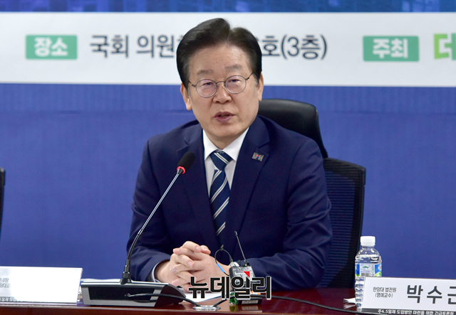 ▲ 이재명 더불어민주당 대표가 29일 오전 국회 의원회관에서 열린 주4.5일제 도입방안 마련을 위한 긴급 토론회에서 축사를 하고 있다. ⓒ이종현 기자