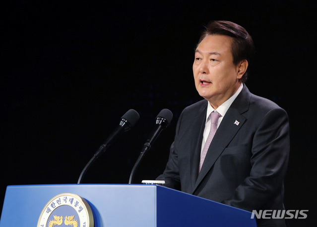 ▲ 윤석열 대통령이 30일 오전 서울 중구 신라호텔에서 열린 제2차 민주주의 정상회의 인태지역회의에서 환영사를 하고 있다. ⓒ뉴시스