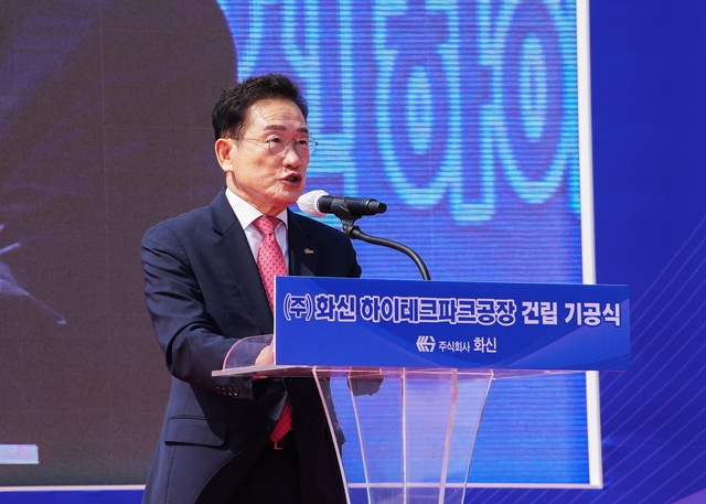 ▲ 최기문 시장은 “특히 국내외 자동차산업이 전기차로의 구조 고도화와 사업재편에 사활을 걸고 있는 가운데 이번 화신의 혁신적 도전은 지역 자동차산업 전환과 미래 자동차산업 성장에 기폭제 역할을 할 것으로 기대된다”고 밝혔다.ⓒ영천시