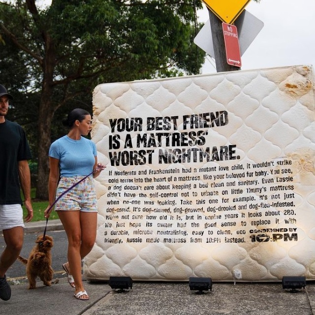 ▲ 10:PM의 매트리스 옥외광고 캠페인. ⓒ10:PM