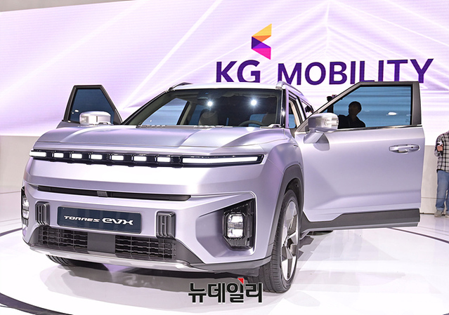 ▲ 지난 30일 서울모빌리티쇼에서 공개된 '토레스 EVX' 모습. ⓒ뉴데일리DB