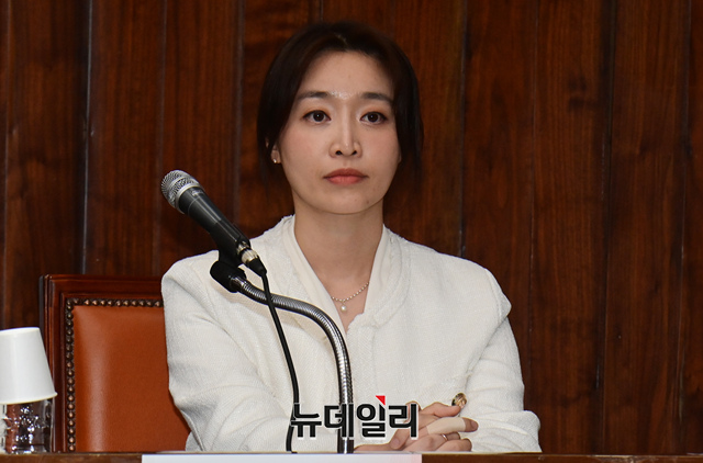 ▲ 권현서 경제사회연구원 운영위원이 이날 '국민연금 개혁의 쟁점과 과제' 세미나에서 토론자로 나서 발언하고 있다.ⓒ이종현 기자