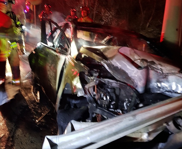 ▲ 2일 새벽 0시 6분쯤 대전시 서구 평촌동에서 발생한 사고 현장.ⓒ송영훈 객원기자