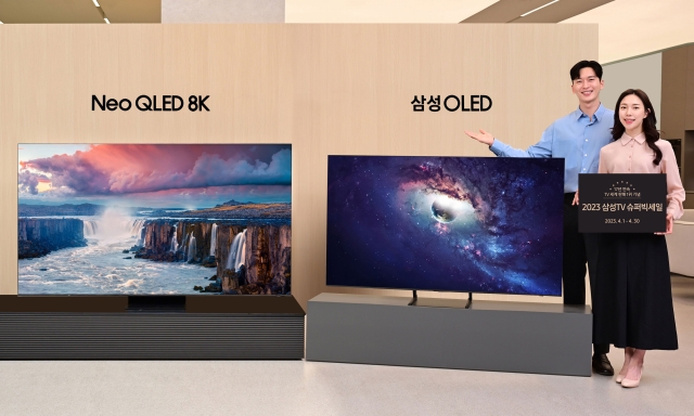 ▲ Neo QLED 8K 75형(좌)과 OLED 65형. ⓒ삼성전자