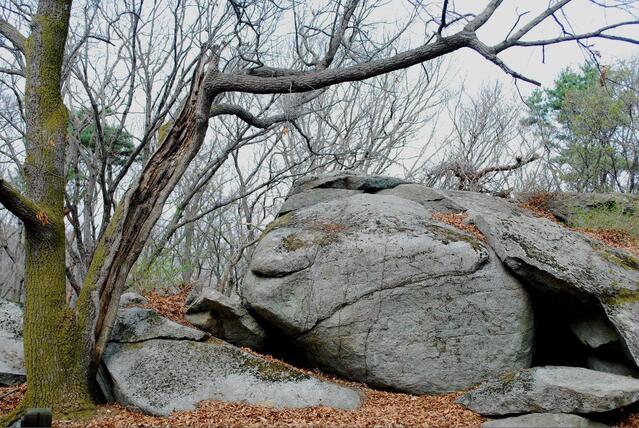 ▲ 봉수산의 명물인 베틀바위.ⓒ진경수 山 애호가