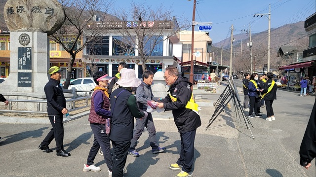 ▲ 한상호 구청장이 봄철 산불방지 홍보를 통해 ‘산불 없는 안전한 북구 건설’에 총력을 기울이고 있다.ⓒ포항시