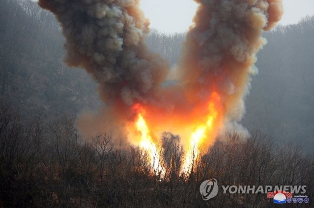 ▲ 북한이 지난달 19일 평안북도 철산군 동창리 서해위성발사장 인근에서 '북한판 이스칸데르'로 불리는 KN-23을 발사한 장면을 조선중앙통신을 통해 공개했다. ⓒ연합뉴스