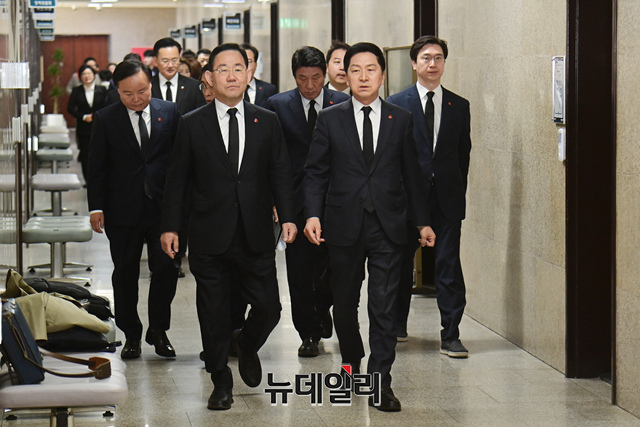 ▲ 김기현 국민의힘 대표와 지도부가 지난 3일 국회에서 열린 최고위원회의에 참석하기 위해 입장하고 있다.ⓒ이종현 기자
