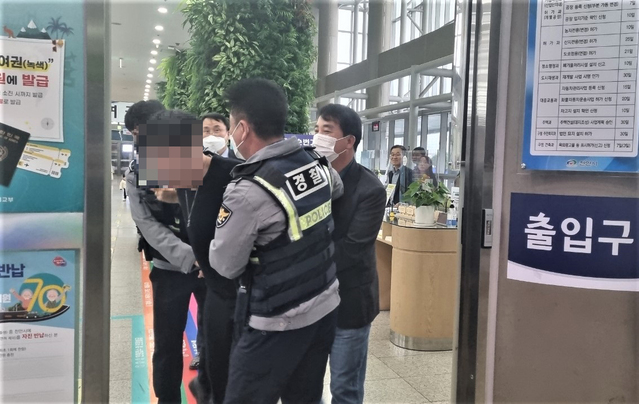 ▲ 악성민원 대처 능력 향상위한 모의 훈련 장면.ⓒ천안시